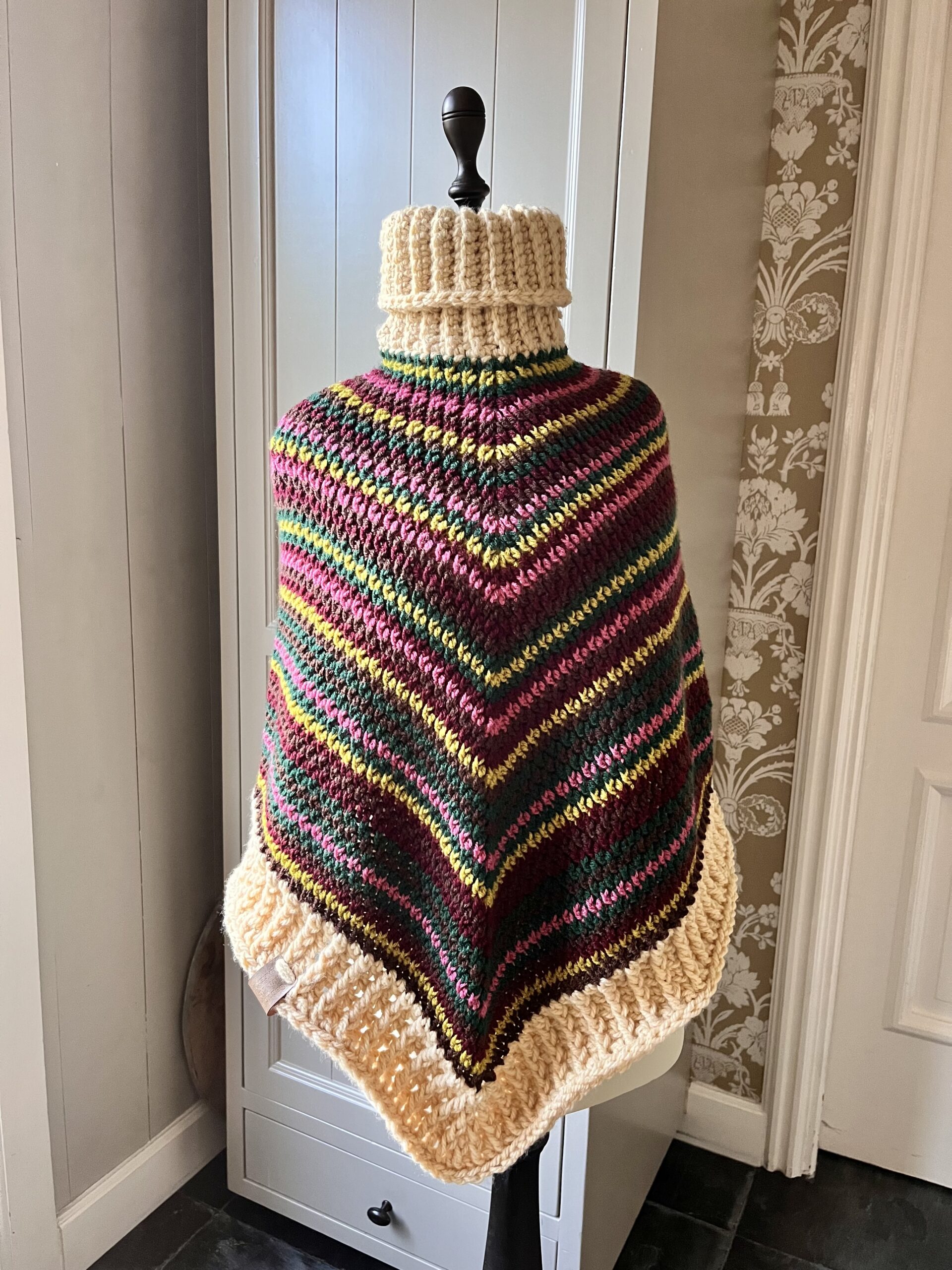 Haakpakket Poncho retro 2.0 by Basic Lodge